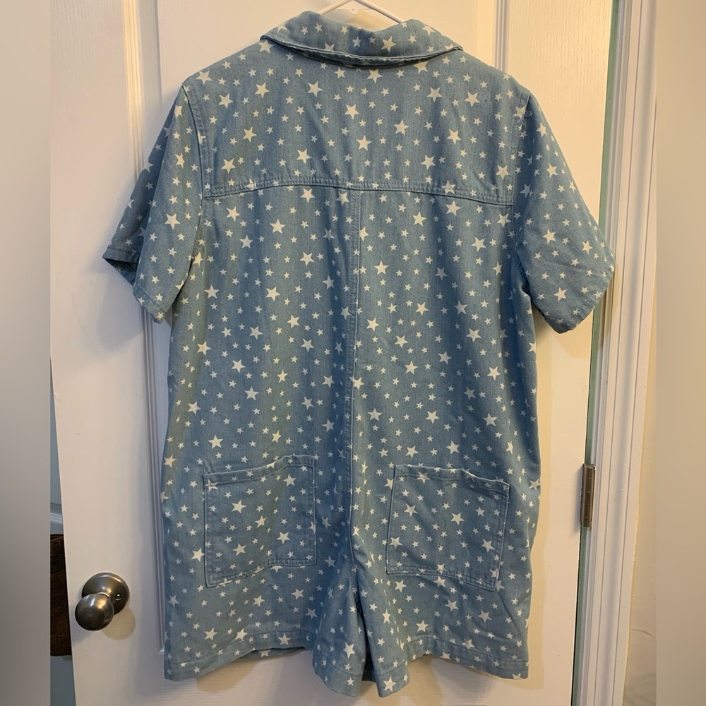 WishList Blue Star Print Denim Short Sleeve Collared Button Front Romper L NWT - Picture 6 of 7